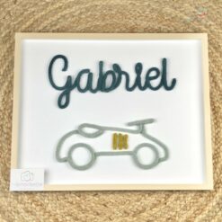 Cadre en bois avec prénom Gabriel en tricotin