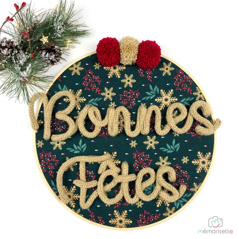 Couronne Bonnes Fêtes en tricotin