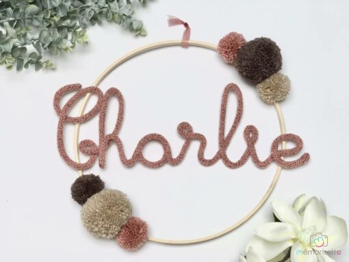 Couronne prénom 6-10 lettres avec pompons