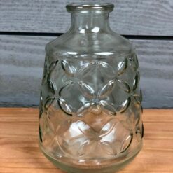 Vase teinté vert pour fleurs en tricotin