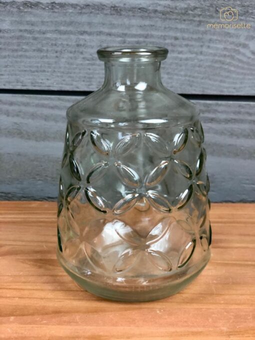 Vase teinté vert pour fleurs en tricotin